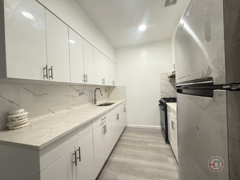 bronx Townhome: 1682 Topping Ave