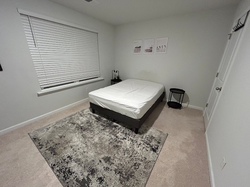 Summerville Townhome: 125 E Sunrise Ln