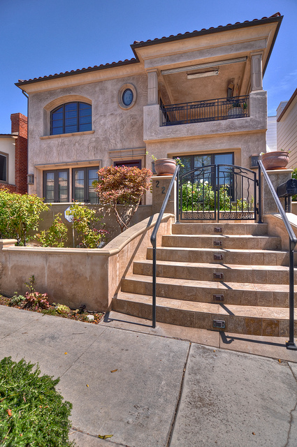 Corona del Mar House: 222 Iris Ave