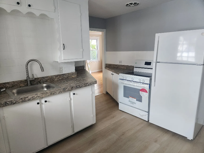 Manchester Apartment: 13 Pennacook St