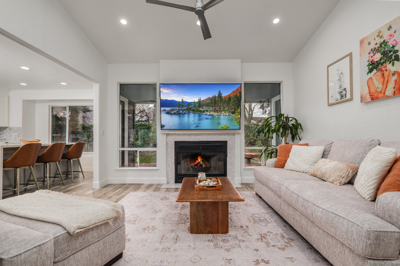 elk grove House: 9161 kneeland court