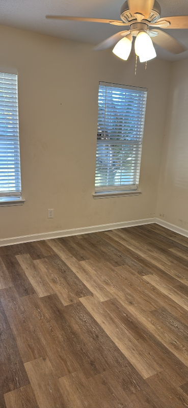 Savannah House: 7337 Leghorn St,