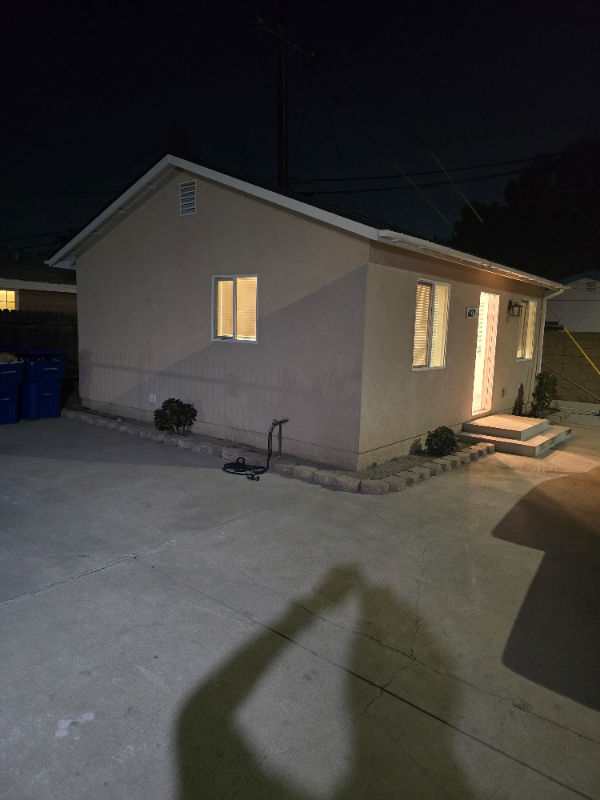 Paramount House: 6829 1/2 Motz