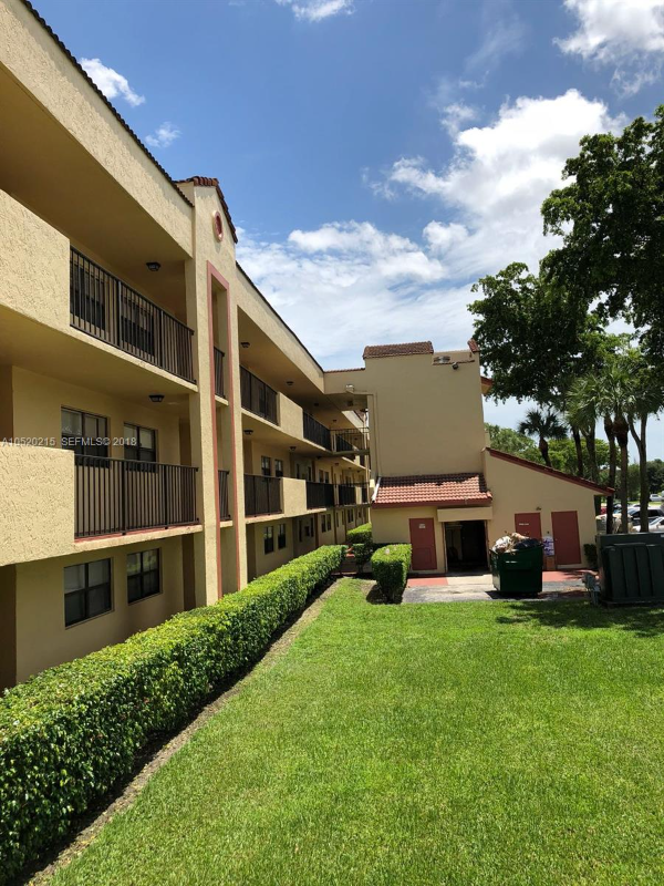 Hollywood Condo: 3399 Foxcroft RD