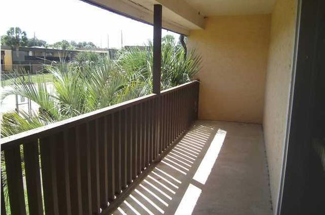 Fort Walton Beach Multiplex: 402 Marshall Ct NW,