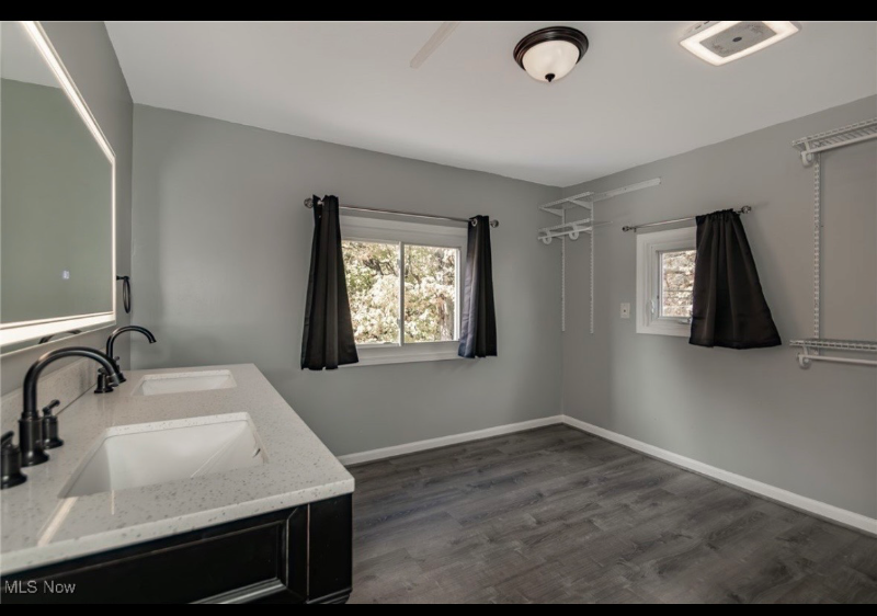 Bedford House: 270 w Glendale st , Bedford