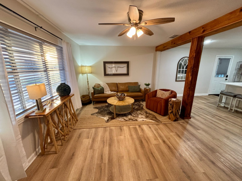 Tyler House: 1528 E Devine St