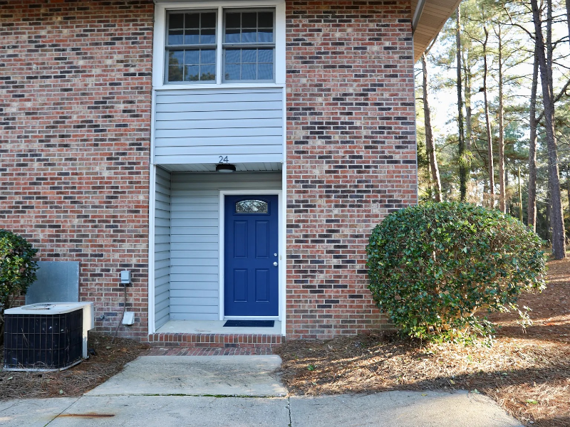 Southern Pines Townhome: 365 W Illinois Avenue