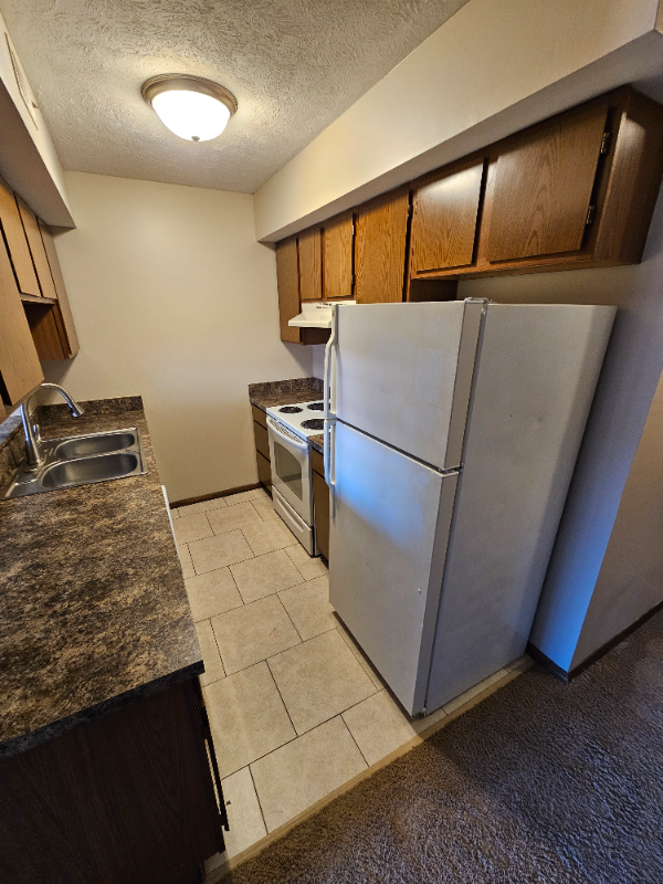 Lincoln Apartment: 1800 Knox St.