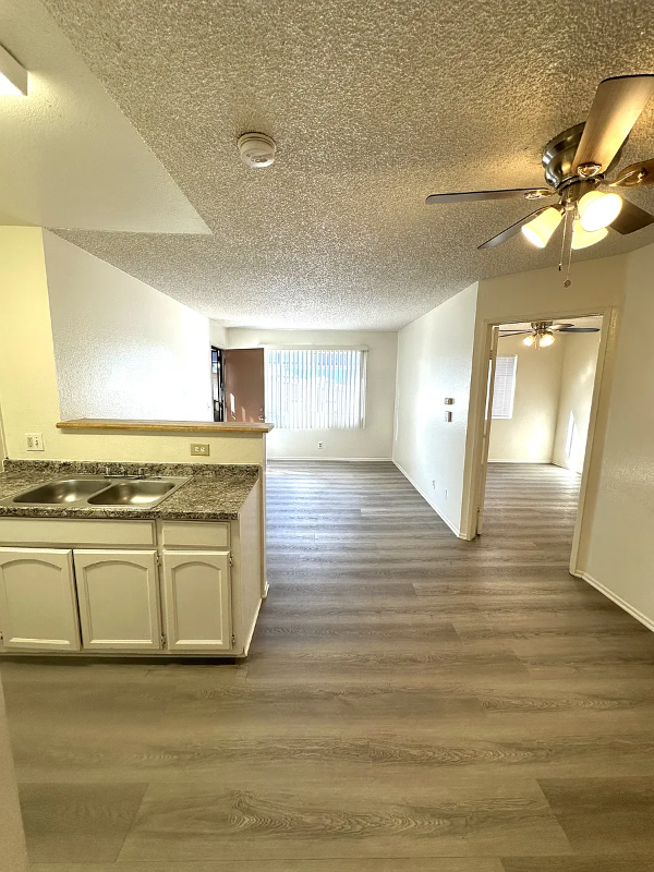 Los Anageles House: 926 W 85th St