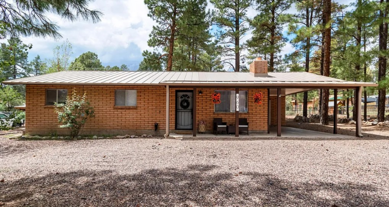 Show Low House: 960 N 32nd Ave