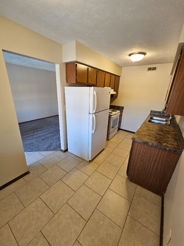 Lincoln Apartment: 1800 Knox St.