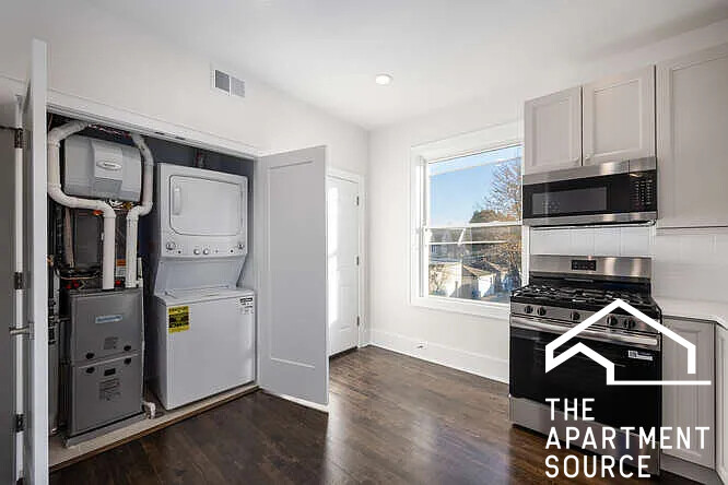 Chicago Condo: 3751 West School Street