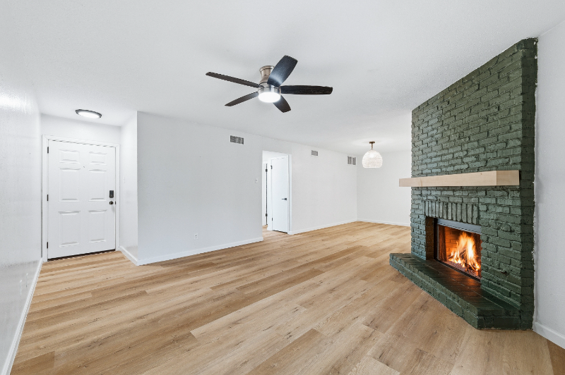 Dallas Condo: 15221 berry trail