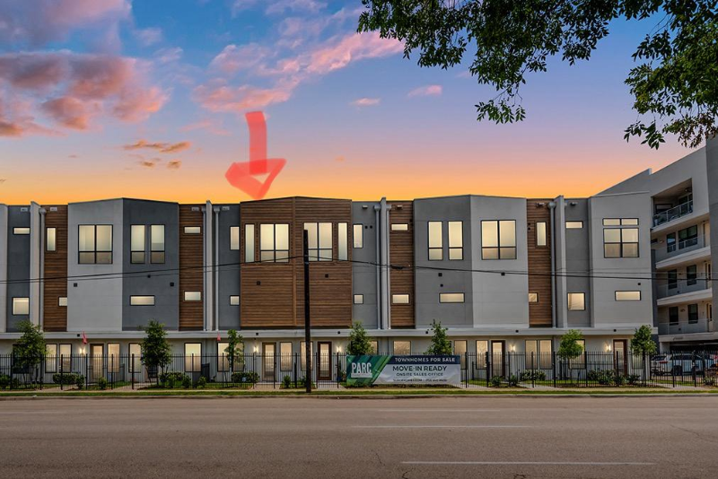 Houston Condo: 2401 Crawford St