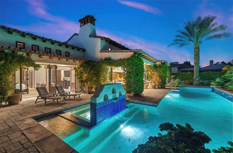 La Quinta House: 56145 Village DR