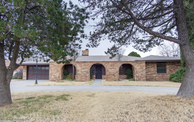 Las Cruces House: 1845 Carlyle Drive