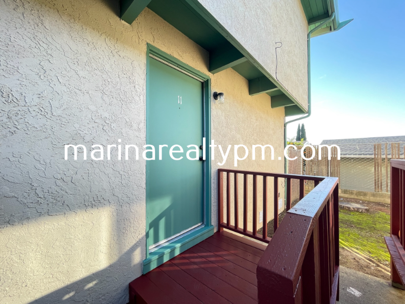 Vallejo Apartment: 240 Holly St