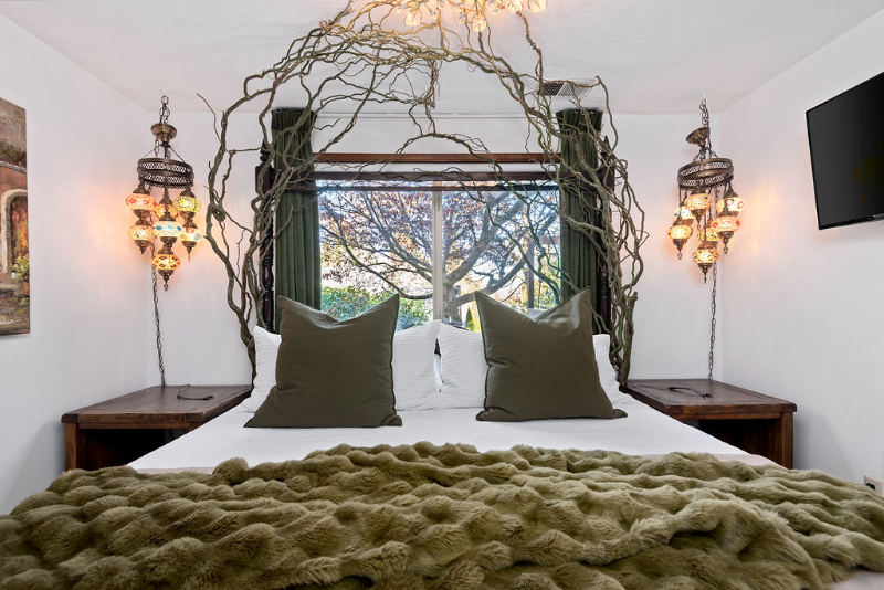 Portland House: 16305 NE Fargo Ct