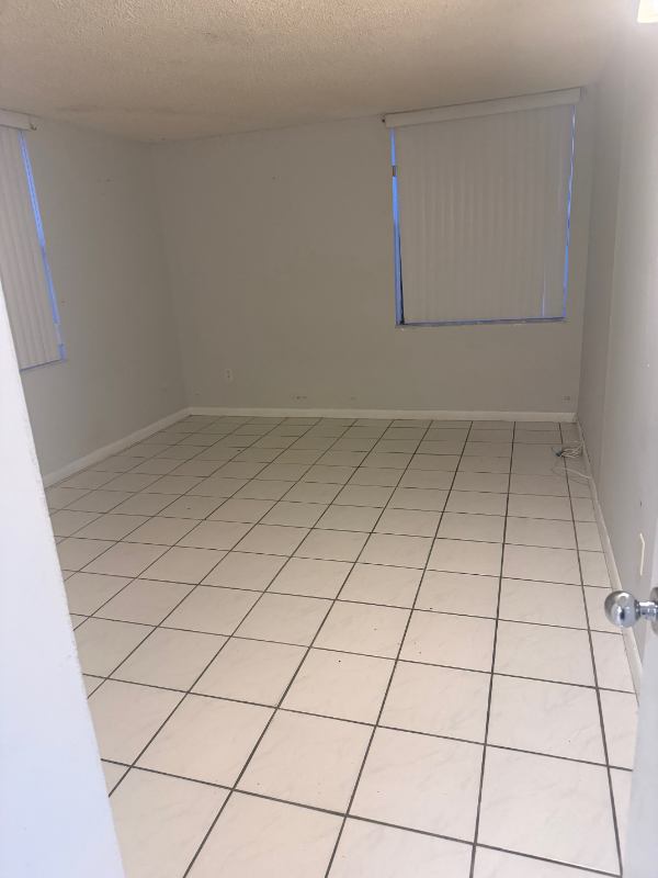 Miami Condo: 14201 N Kendall Dr