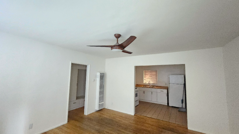 Venice Apartment: 24 Brooks Ave