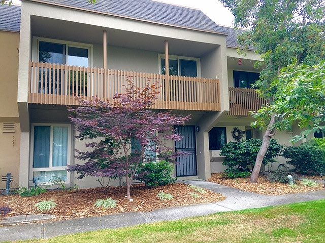 Alameda Townhome: 3031 Flora Vista