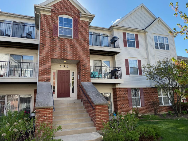 Wheeling Condo: 650 Mill Cir