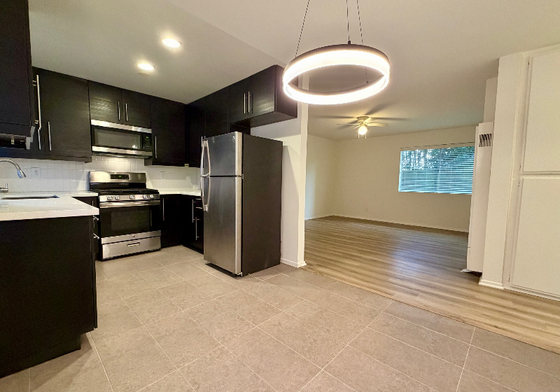 Los Angeles Multiplex: 177 Douglas St,