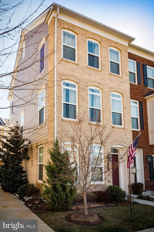 Fairfax Townhome: 9442 Canonbury Sq
