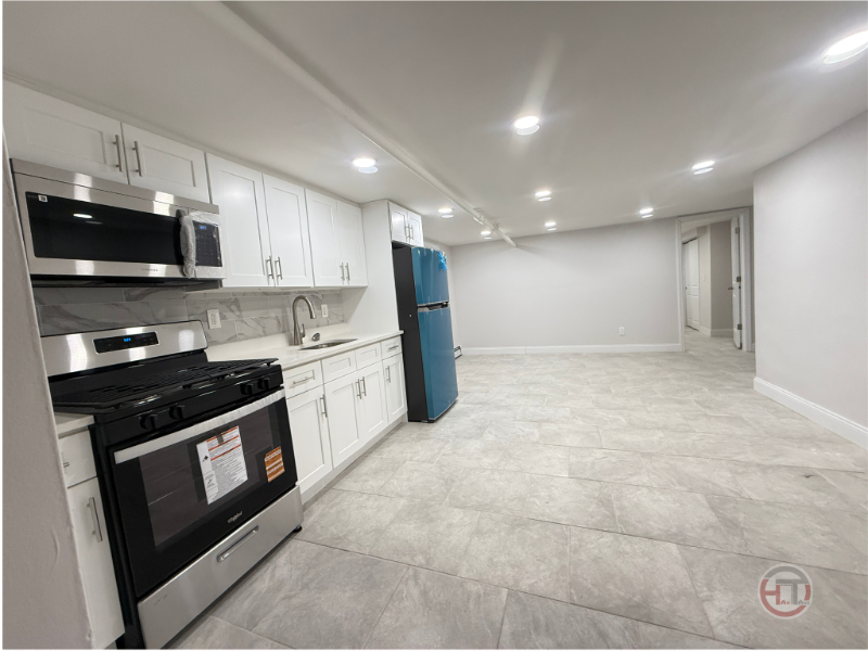 Bronx Townhome: 1952 Ellis ave