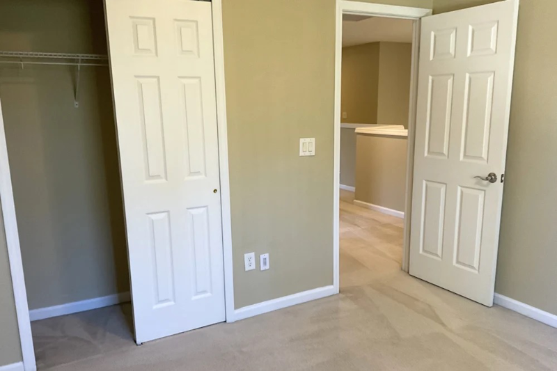 Jacksonville House: 4398 Wilmont Ave