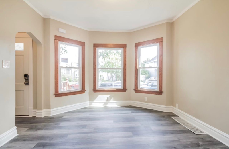 Chicago House: 4431 N Marmora Ave