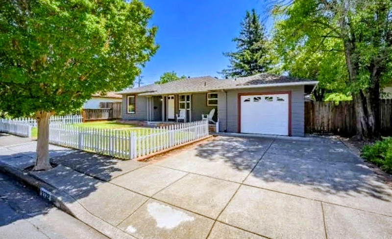 Santa Rosa House: 2732 village side dr