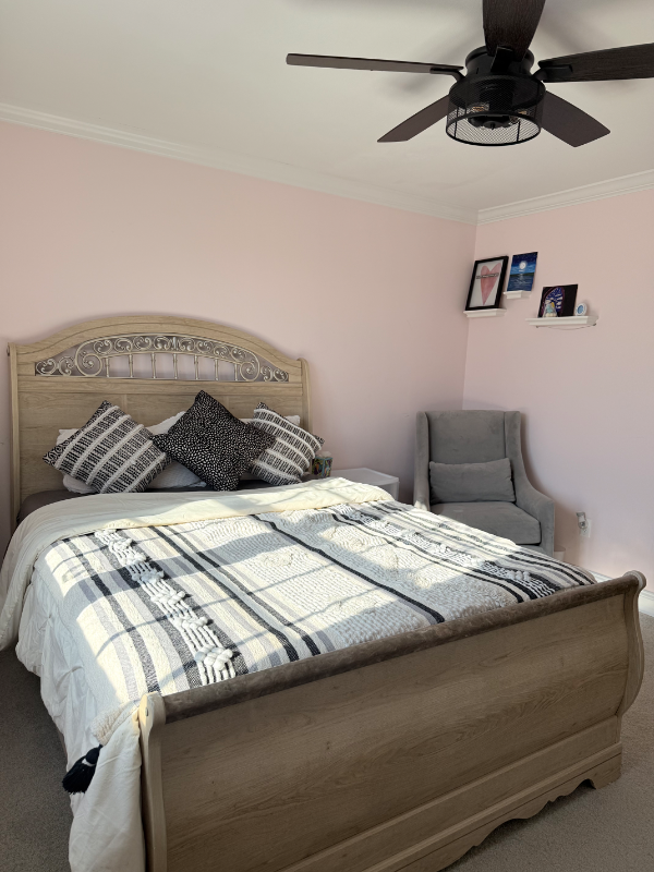 Commack House: 83 Annandale Rd,