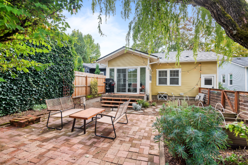 Portland House: 4421 SE Division St