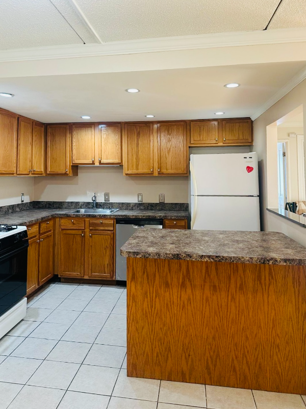 Stoughton Apartment: 23 Mccormick Terrace