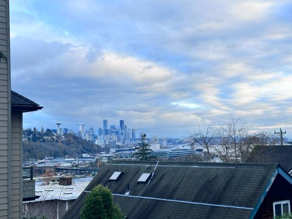 Seattle Apartment: 2012 Thorndyke Ave. W