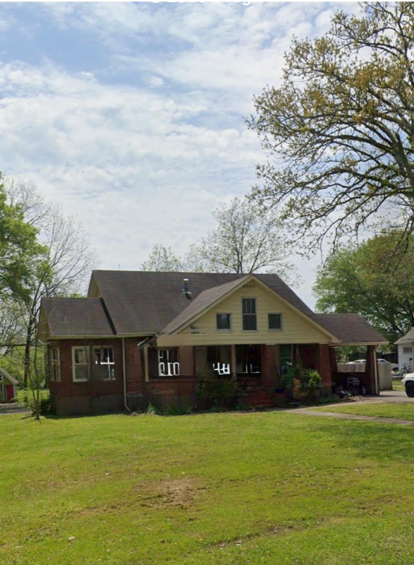 Madisonville House: 401 Englewood Rd
