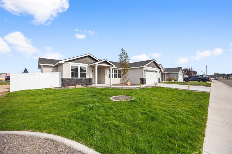 fruitland House: 2130 justine ct