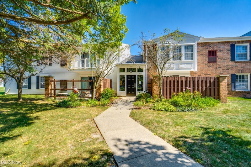 Olmsted Falls Apartment: 26179 Raintree blvd