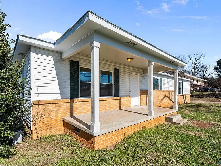 Huntsville House: 5624 Oakwood Rd NW