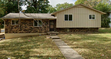 Kansas City House: 1516 N 63rd Place