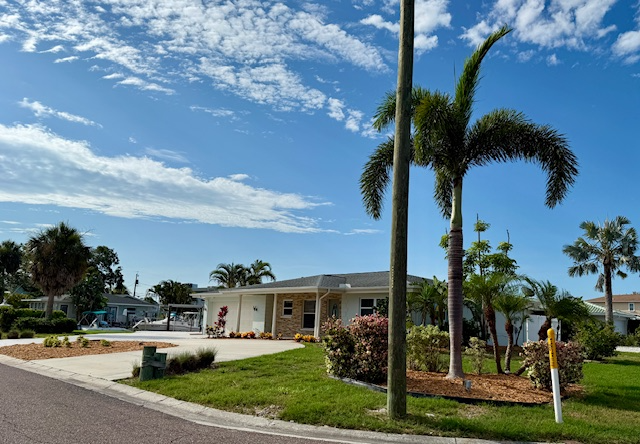 Dunedin House: 171 Palm Blvd