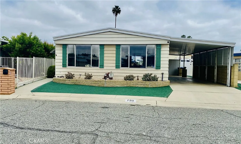 Hemet House: 720 Santo Tomas Dr,