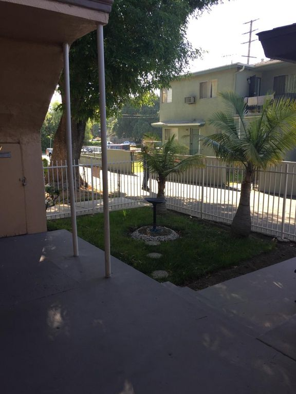 North Hollywood Apartment: 5921 Cahuenga Boulevard #1