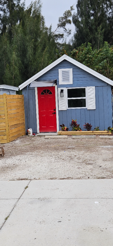 Port Charlotte House: 4316 Garden Road