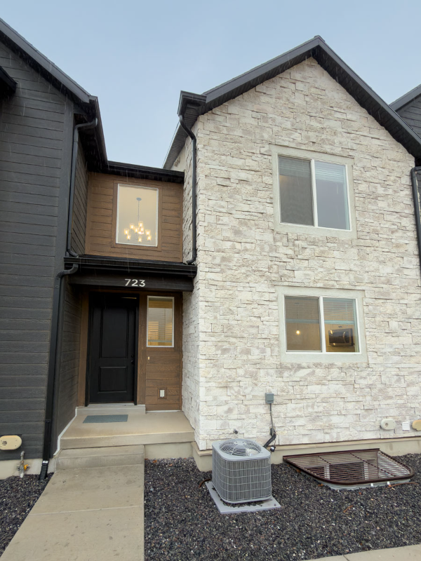 Mapleton Townhome: 723 Desert Willow Dr.