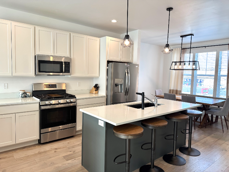 Layton Townhome: 811 E 975 N