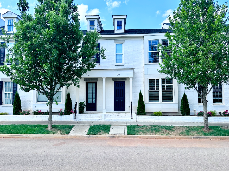 Madison Townhome: 190 Kearny Street