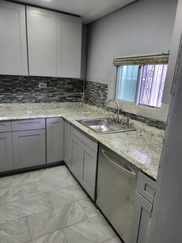 Philadelphia House: 643 N Peach St